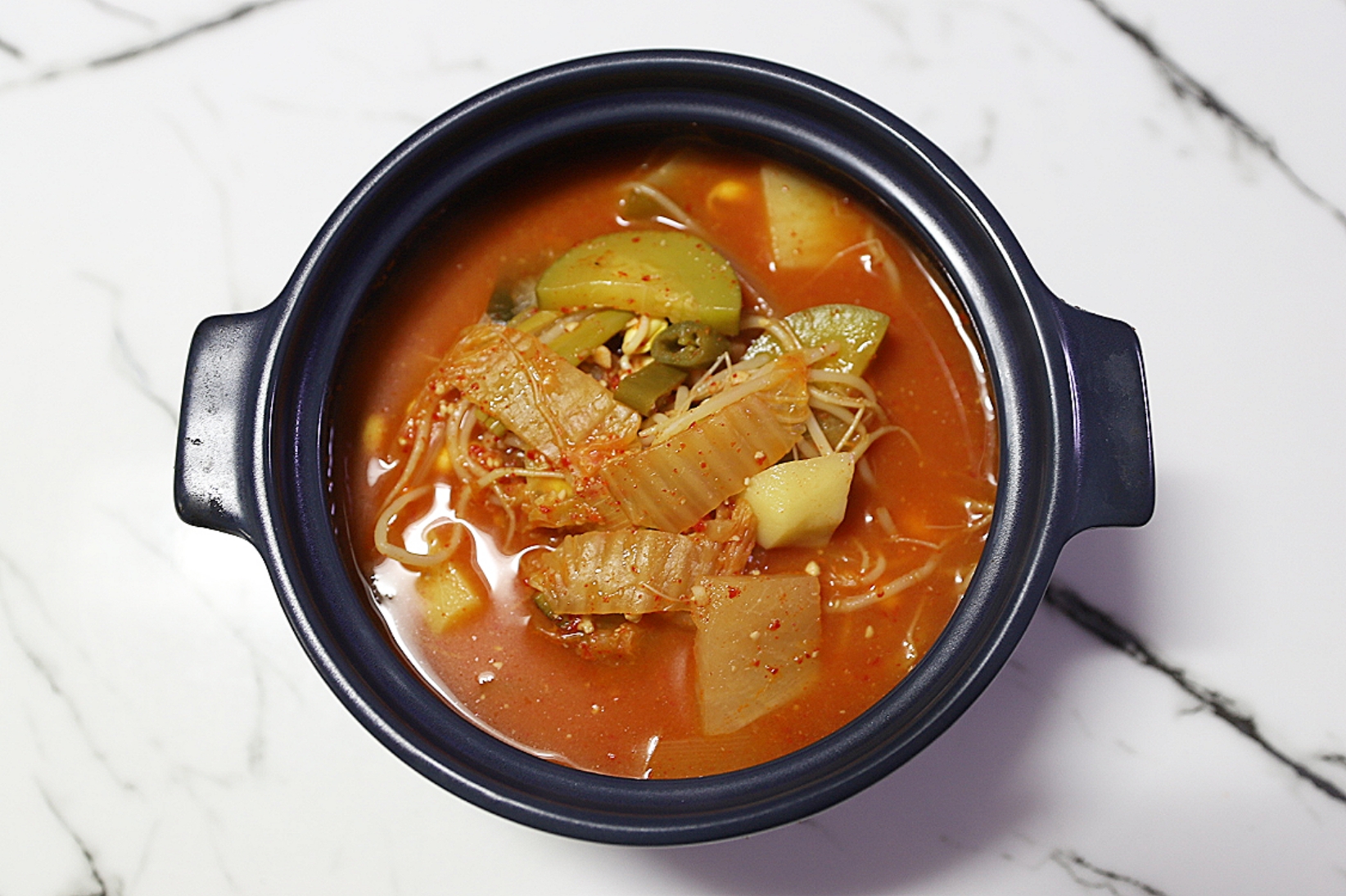 김치외-콩나물을-넣고-끓인-김치-된장찌개