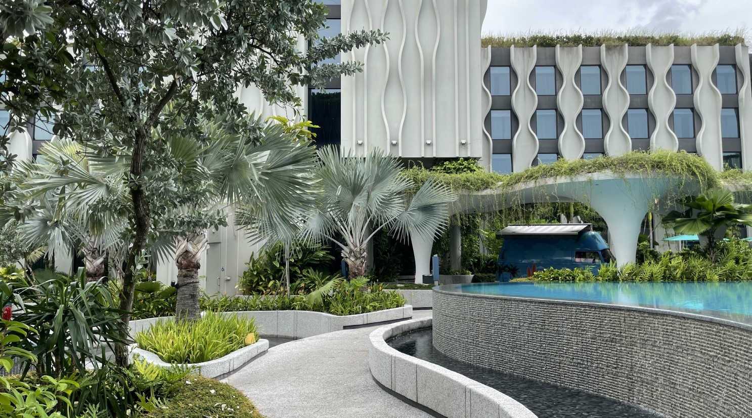 더 아웃포스트 호텔