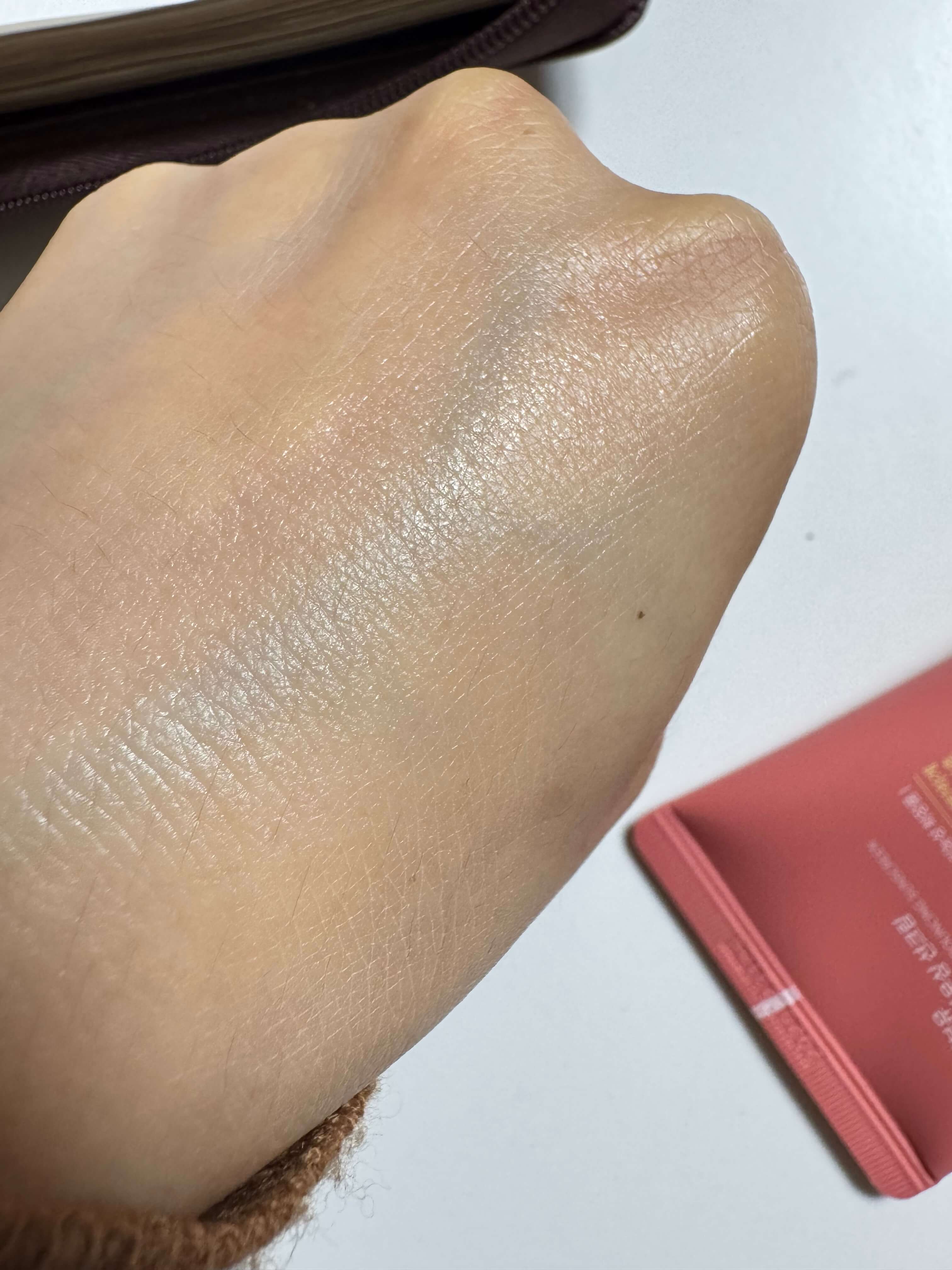 선크림 바른후 손등 물광