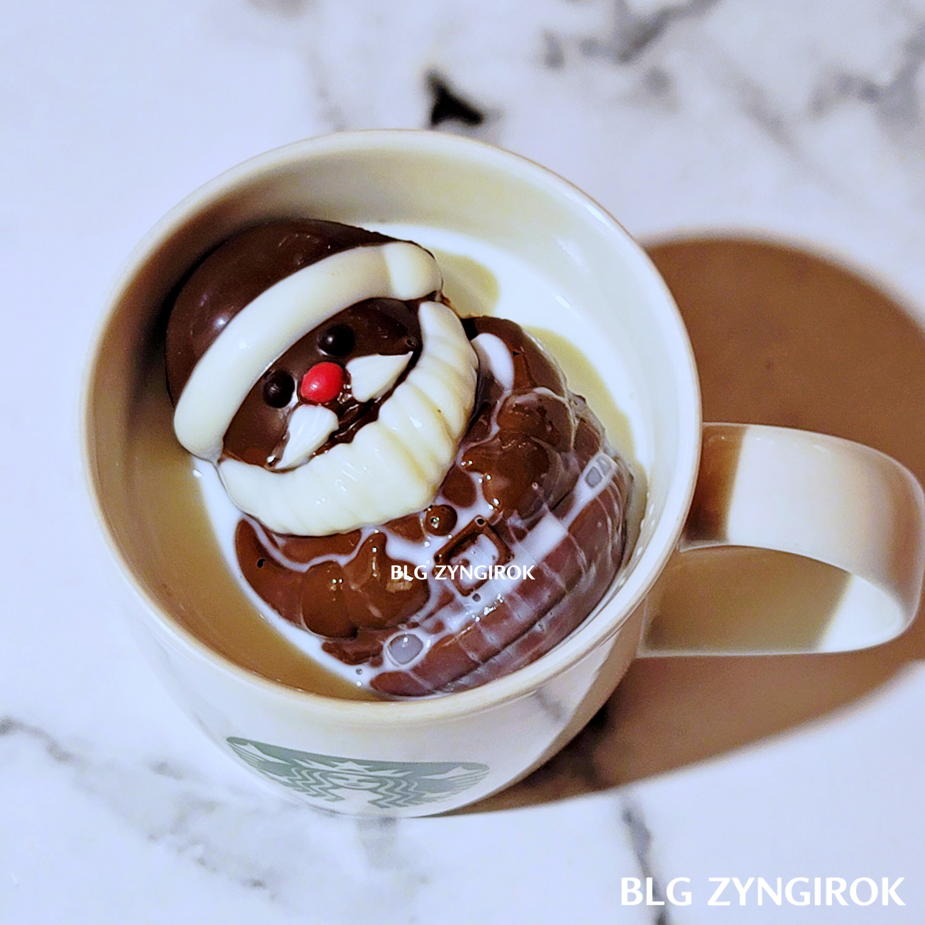 노브랜드 산타클로스 코코아밤 - 코코아밤이 우유에 :떠있다.