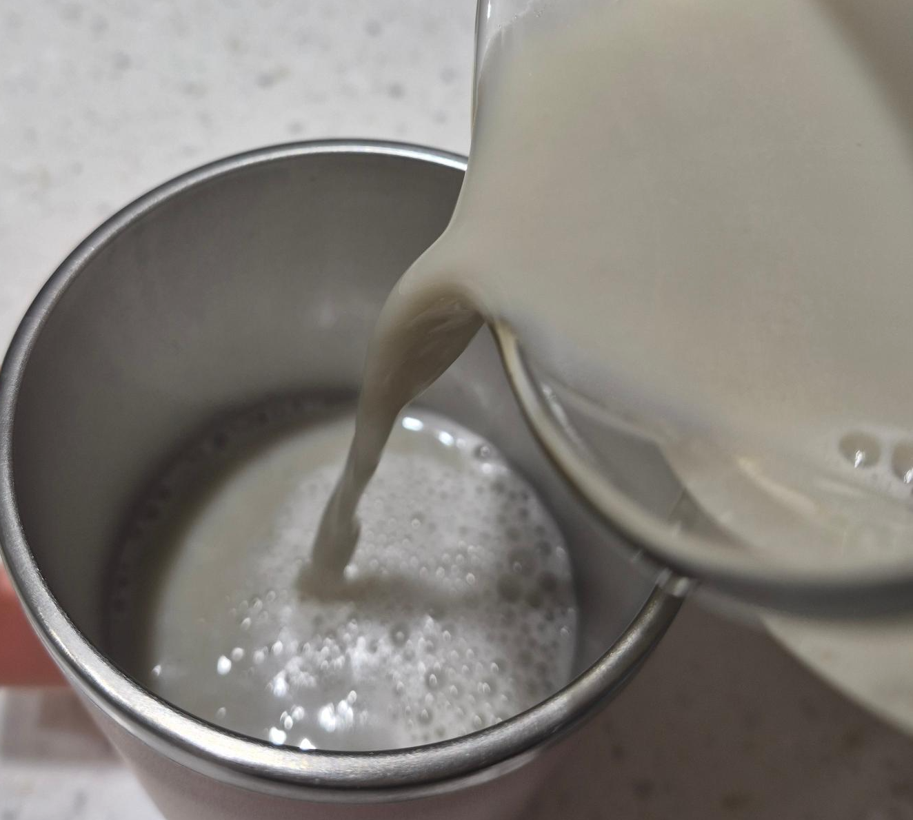 완성된 검은콩 두유