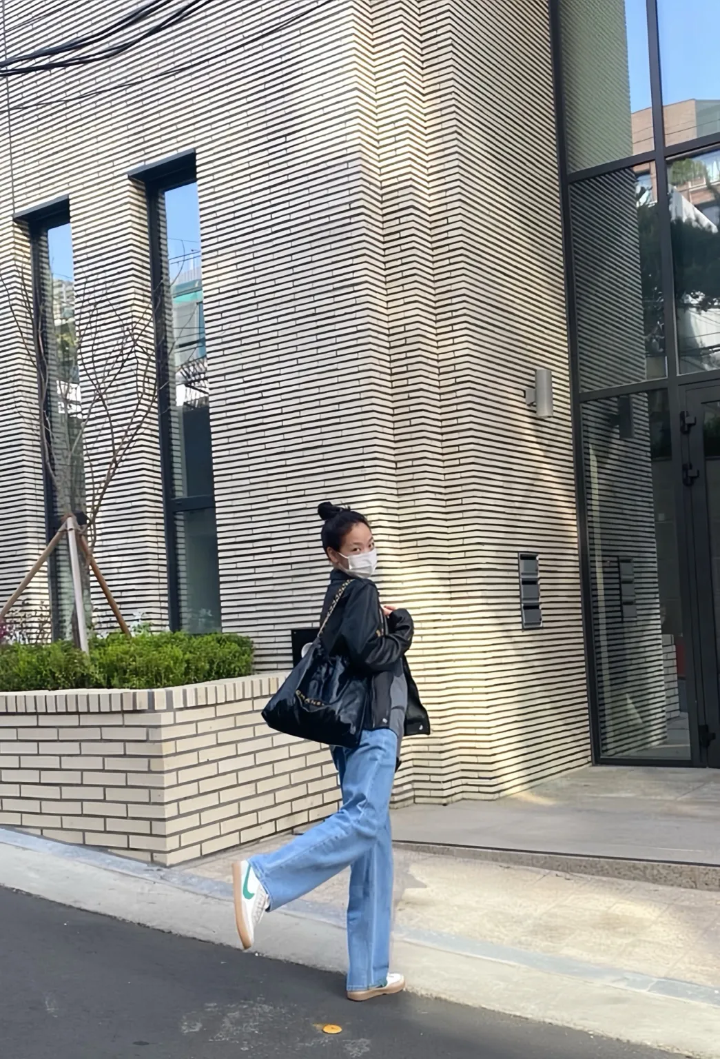 김고은&#44; 김고은 왓츠인마이백&#44; 왓츠 인 마이 백&#44; 김고은 가방&#44; 샤넬 22백&#44; 샤넬 앰버서더&#44; 김고은 패션&#44; 김고은 스타일&#44; 내추럴 시크&#44; 셀럽 스타일&#44; 여자 연예인 가방