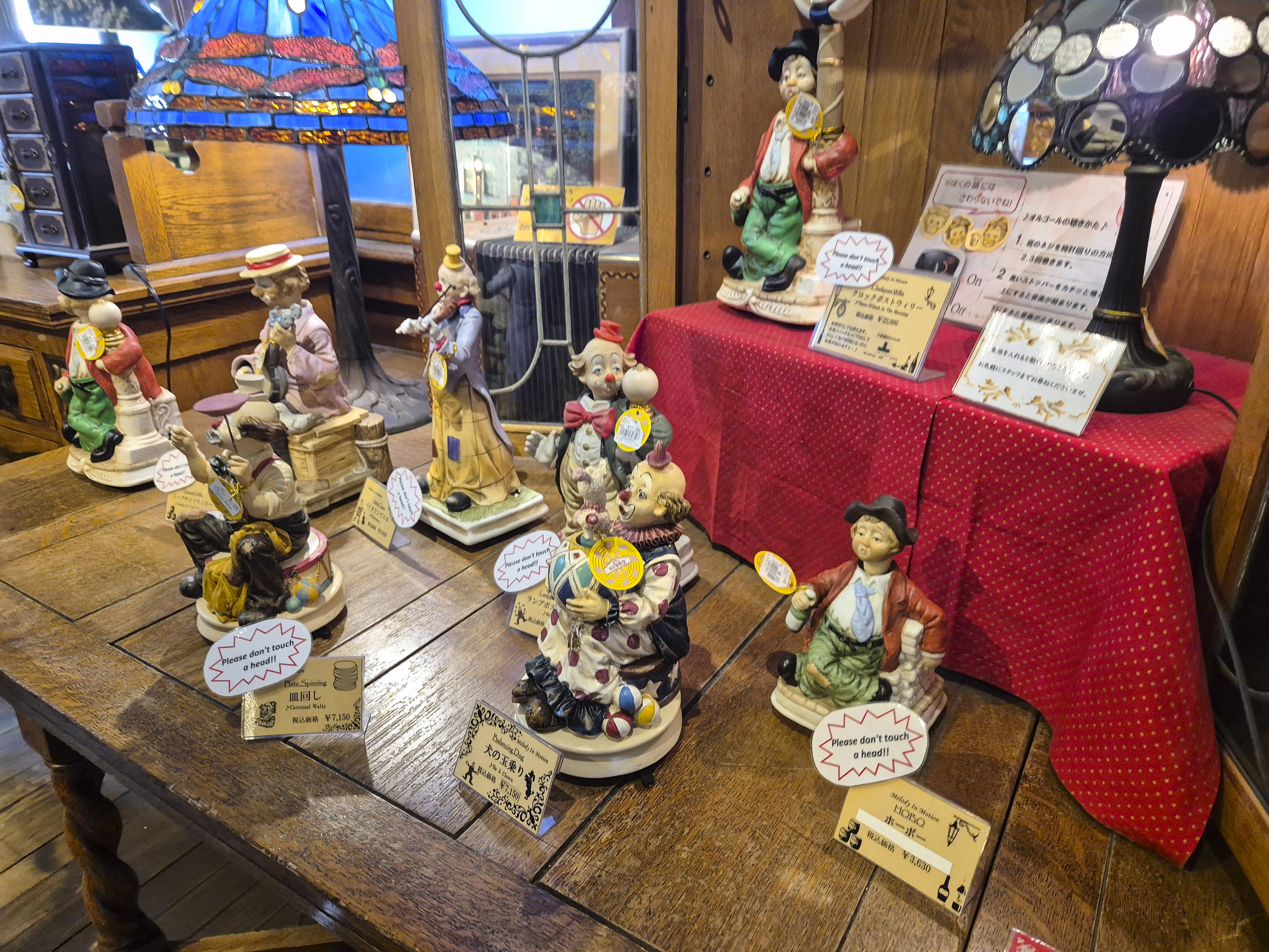 큰 인형 디자인의 오르골