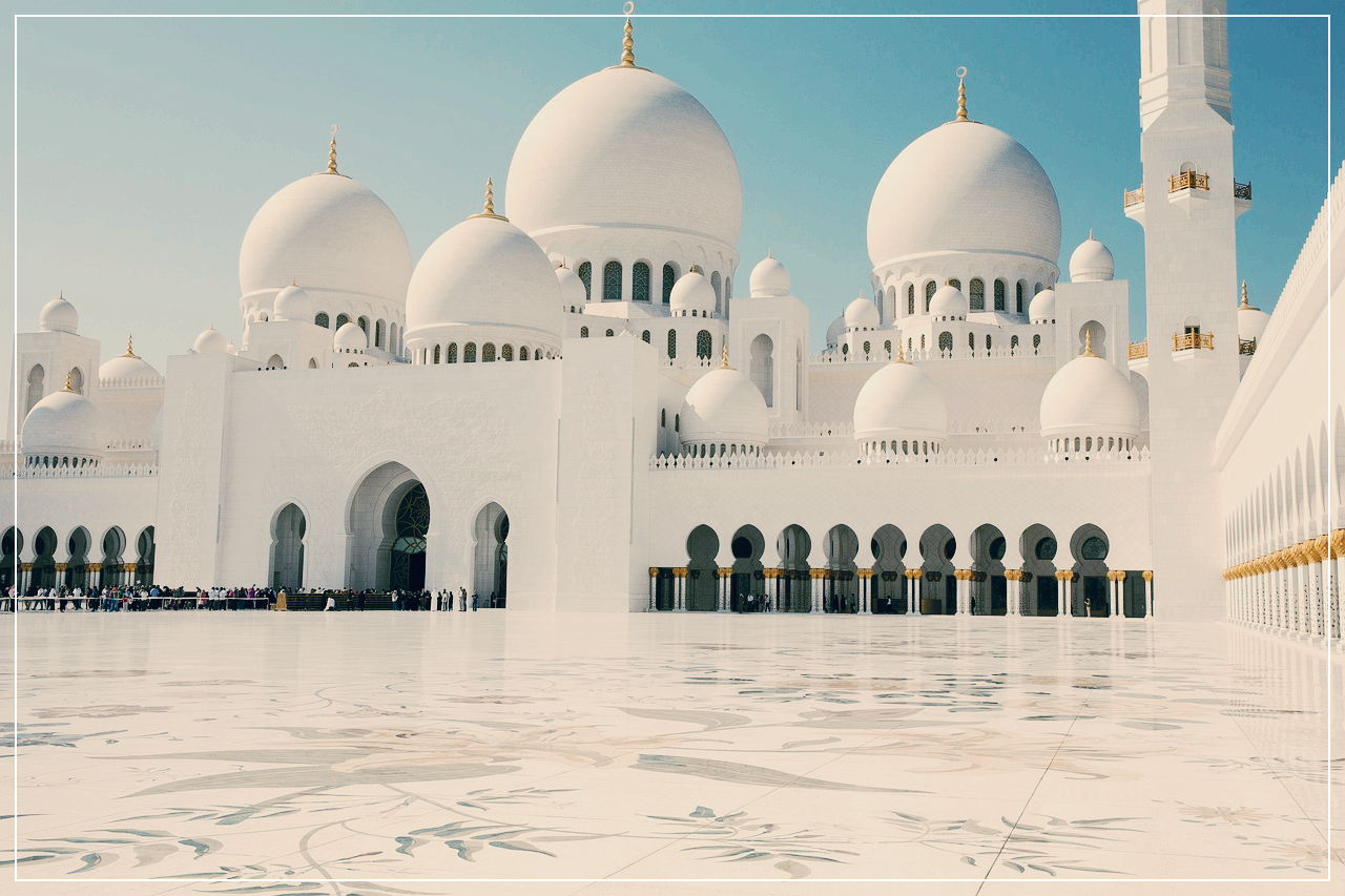 셰이크 자이드 그랜드 모스크의 하얀 건물