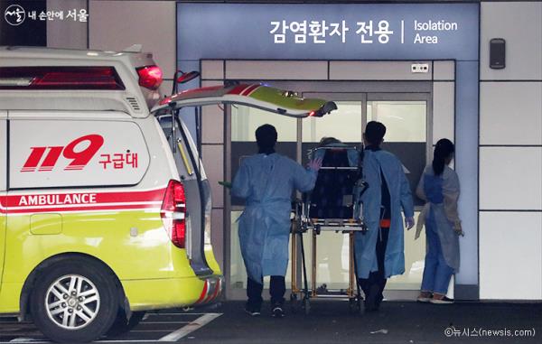 서울시는 공공의료시설을 짓는 종합병원에 용적률을 120%까지 완화해 주는 도시계획을 시행한다.