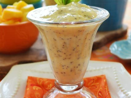 견과류 토핑한 치아씨드