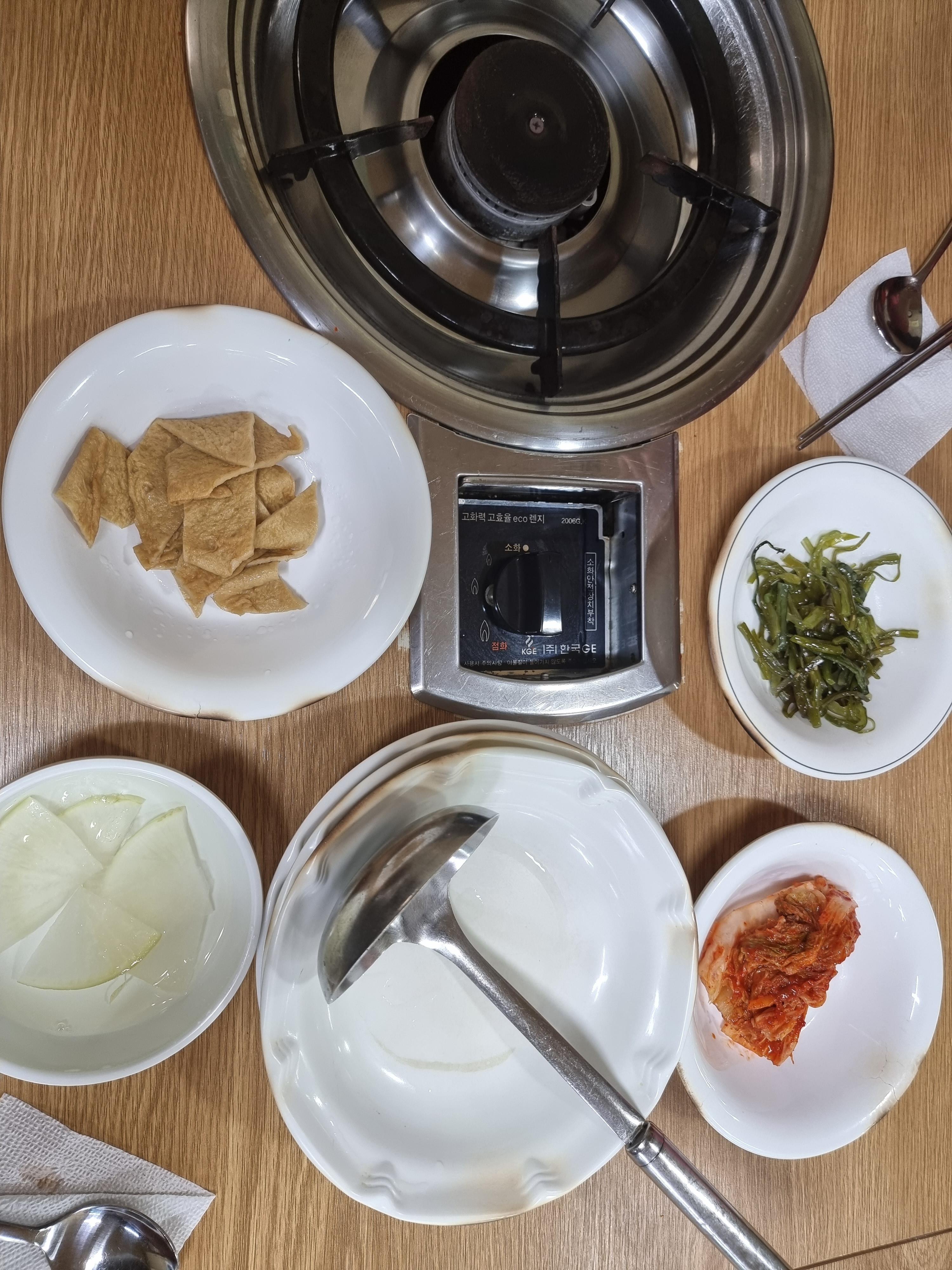 파주 능골매운탕 기본반찬