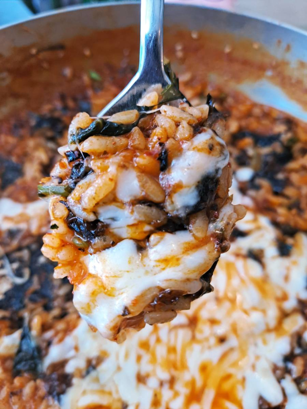 빨강다람쥐 치즈볶음밥 한입