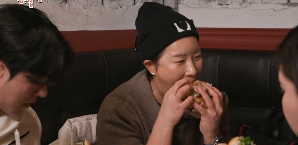 직접 구운 빵과 패티가 들어간 수제 버거