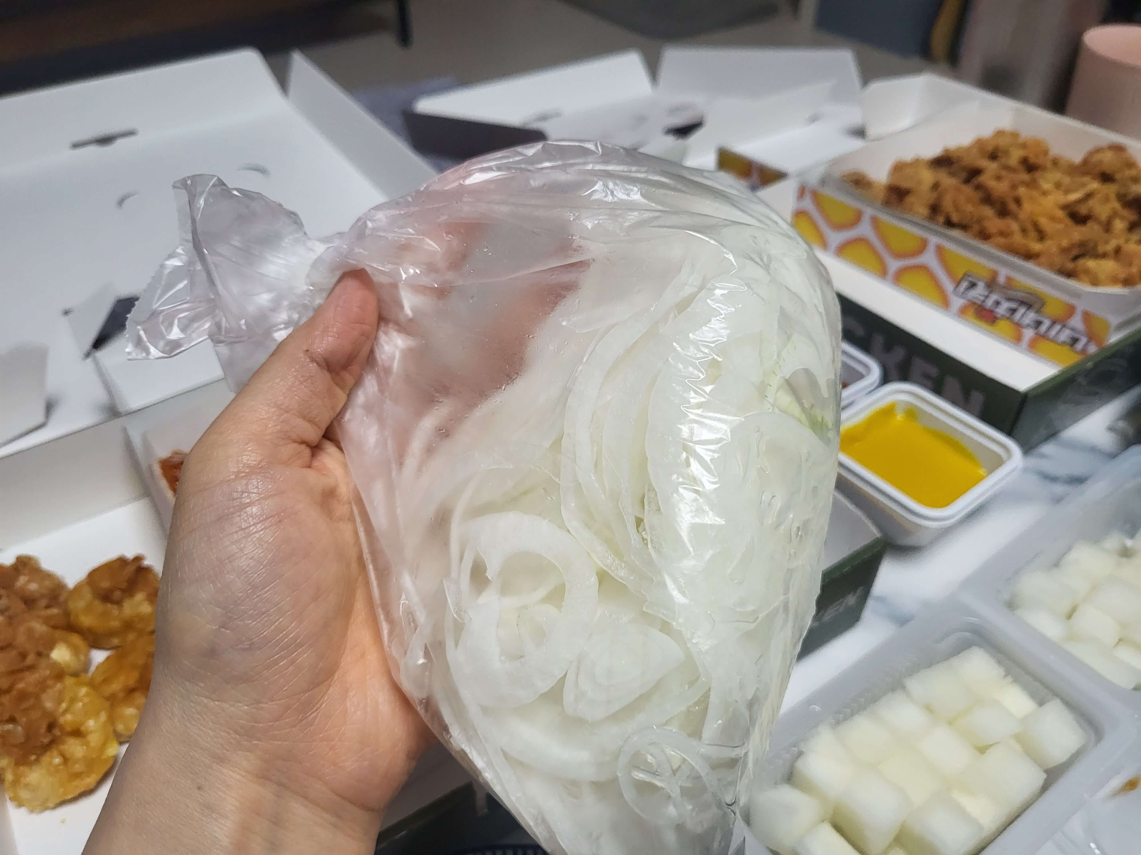 네네치킨 코찡마요 양파채