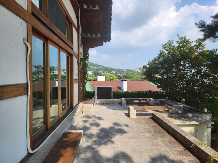 설법전 외부공간