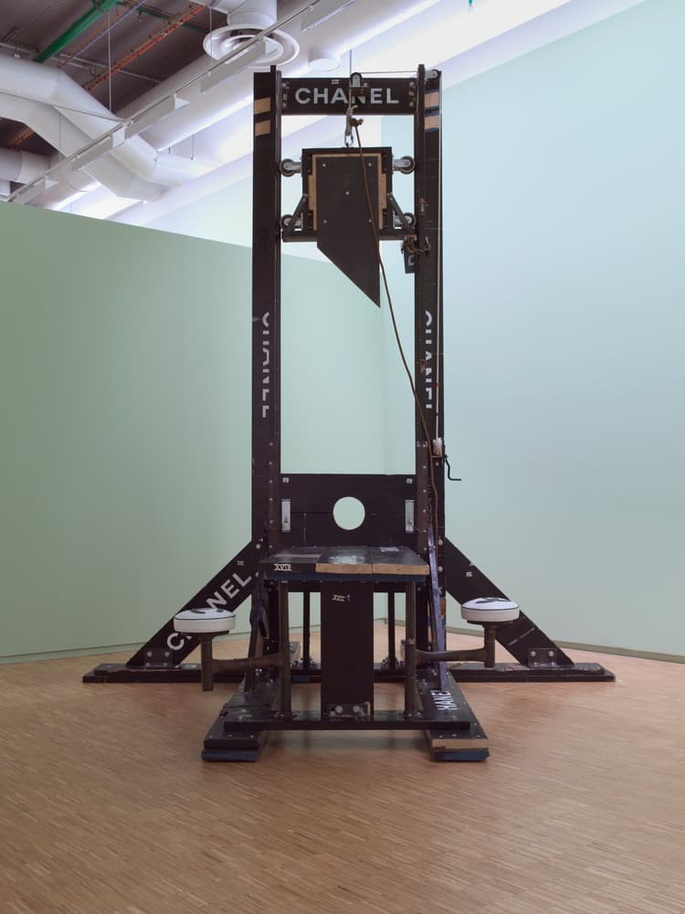 톰 삭스(Tom Sachs), Chanel Guillotine (1998)
