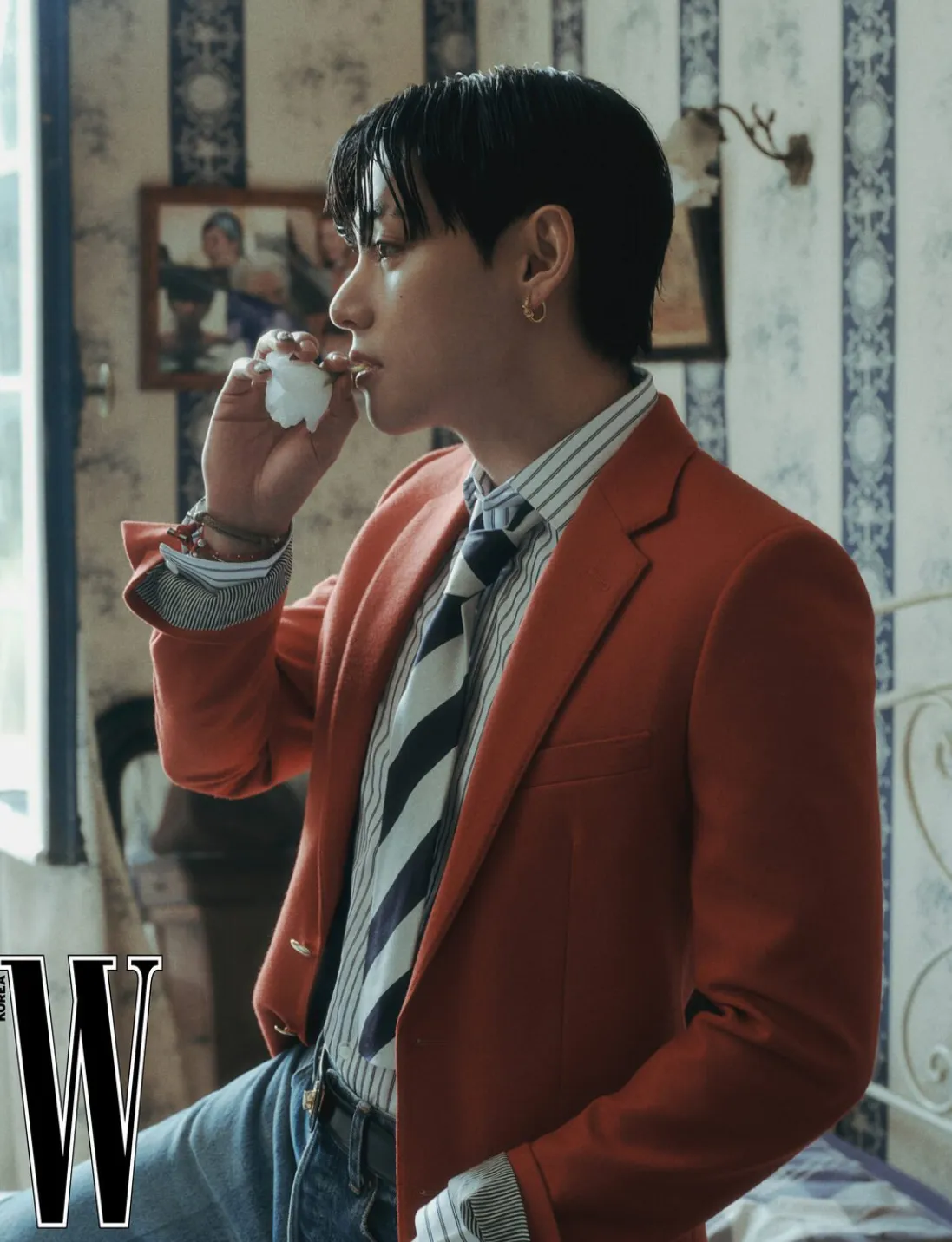 방탄소년단 뷔,뷔 W코리아,뷔 9월호 화보,뷔 일본 인기,뷔 티저 영상,뷔 전역 후 활동,뷔 인스타그램,뷔 라쿠텐,뷔 화보 예약 판매,뷔 베스트셀러,뷔 글로벌 영향력,뷔 SNS 반응,뷔 커버 매거진,뷔 군백기 후 복귀,BTS V W Korea,김태형 화보,뷔 일본 팬덤,뷔 인기 랭킹,뷔 왓츠 인 마이백