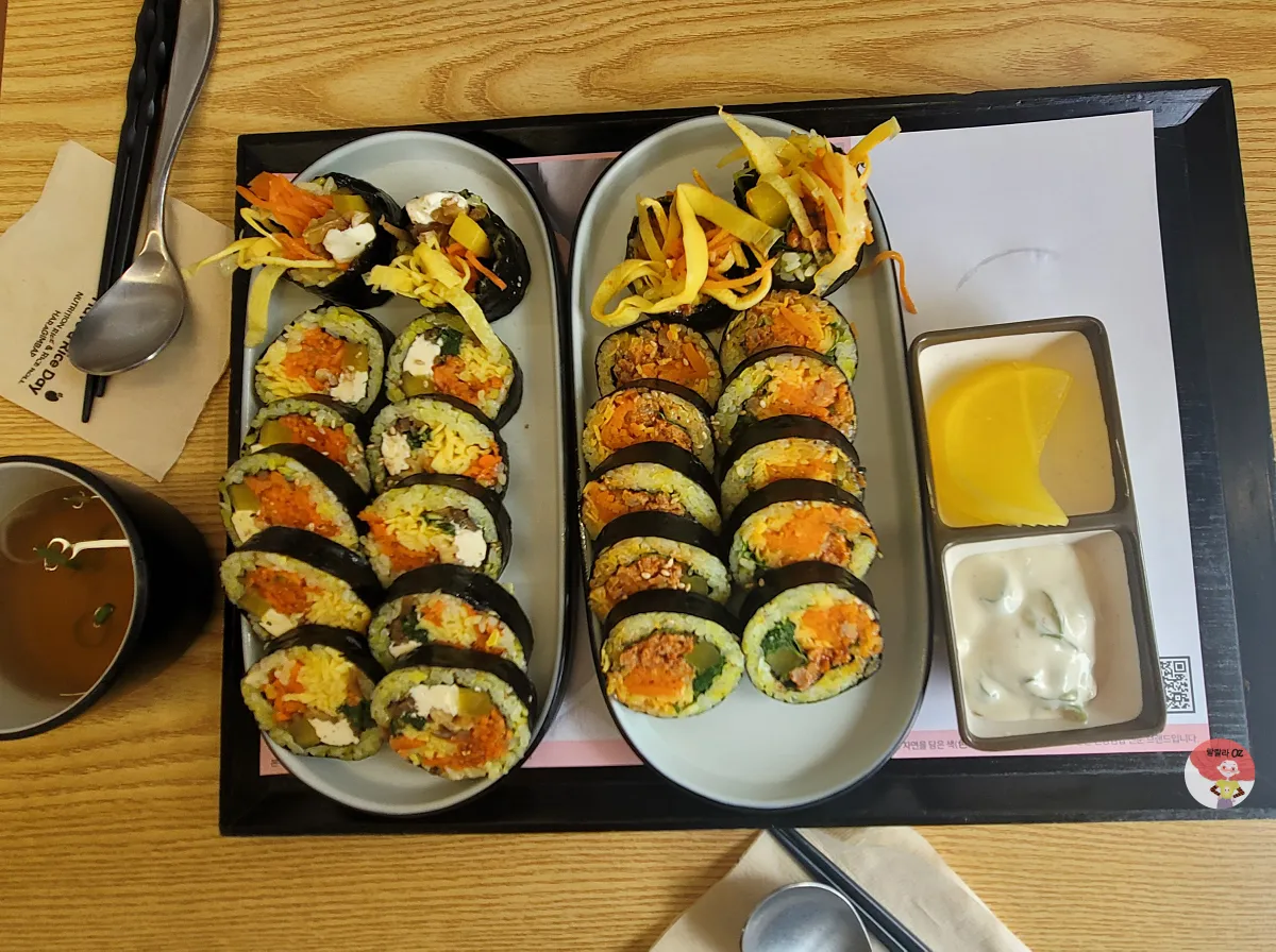 경기-남양주-하라김밥-별내점-김밥세트-중-매콤제육과-키토김밥-곁들임-소스