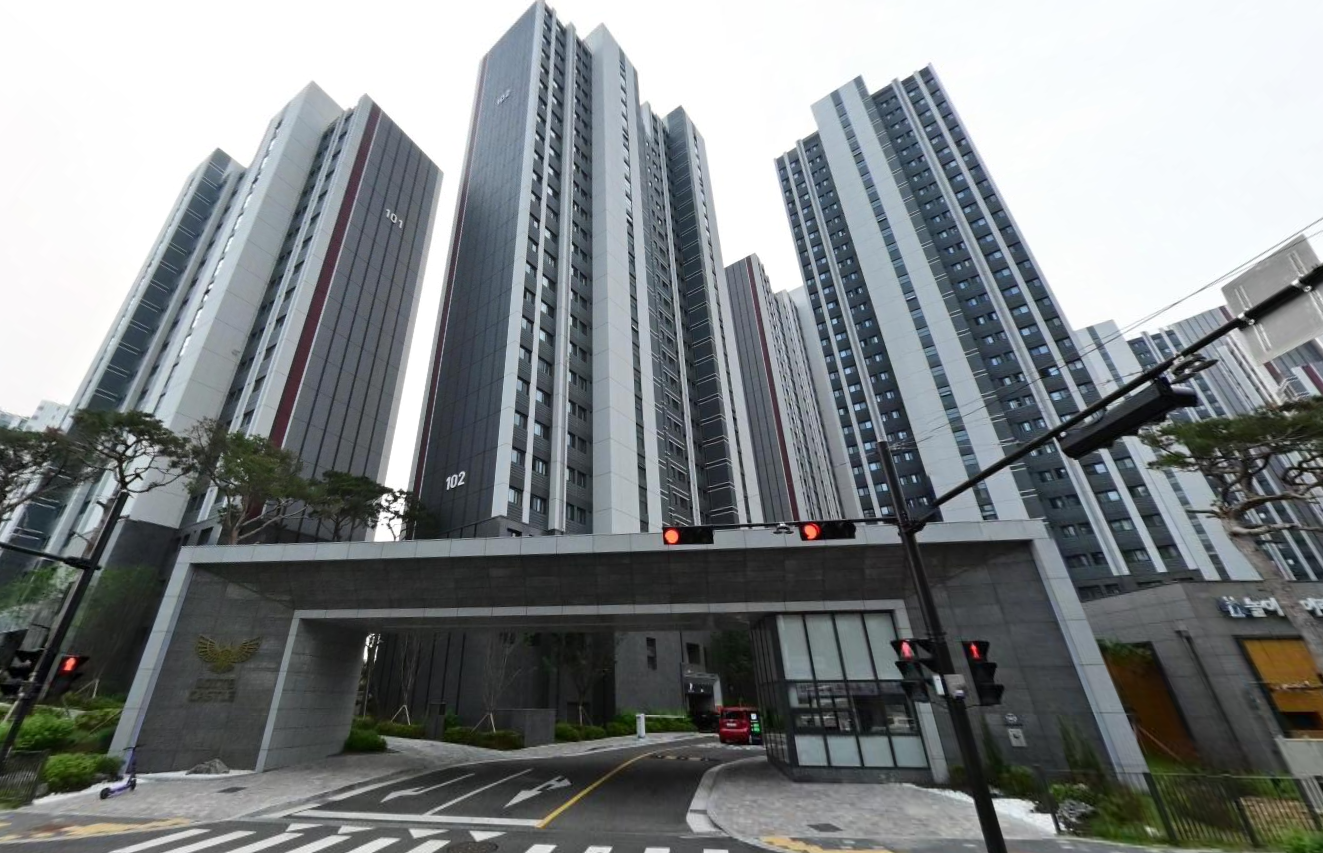 2023년 7월 현재 모습(왼쪽)