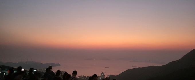 서쪽의 일몰 사진