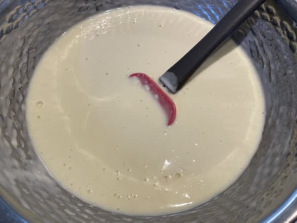 부추전 맛있게 만드는 법 - 반죽을 너무 치대지 말고, 가루와 액체류를 대충 가볍게 섞기