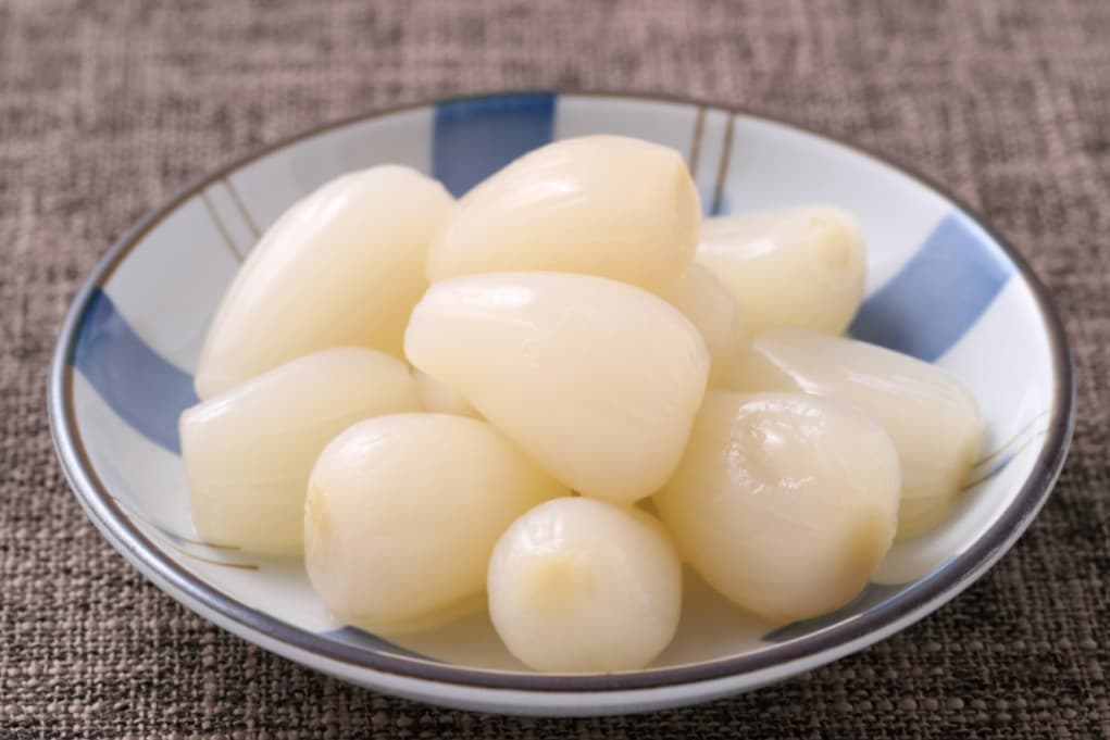 마늘인 줄 알았죠? 초밥 옆 ‘락교’의 진짜 정체