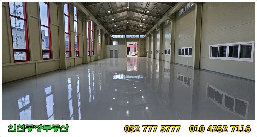 임대 창고 내부 사진2-안쪽에서 출구쪽을 촬영한 사진