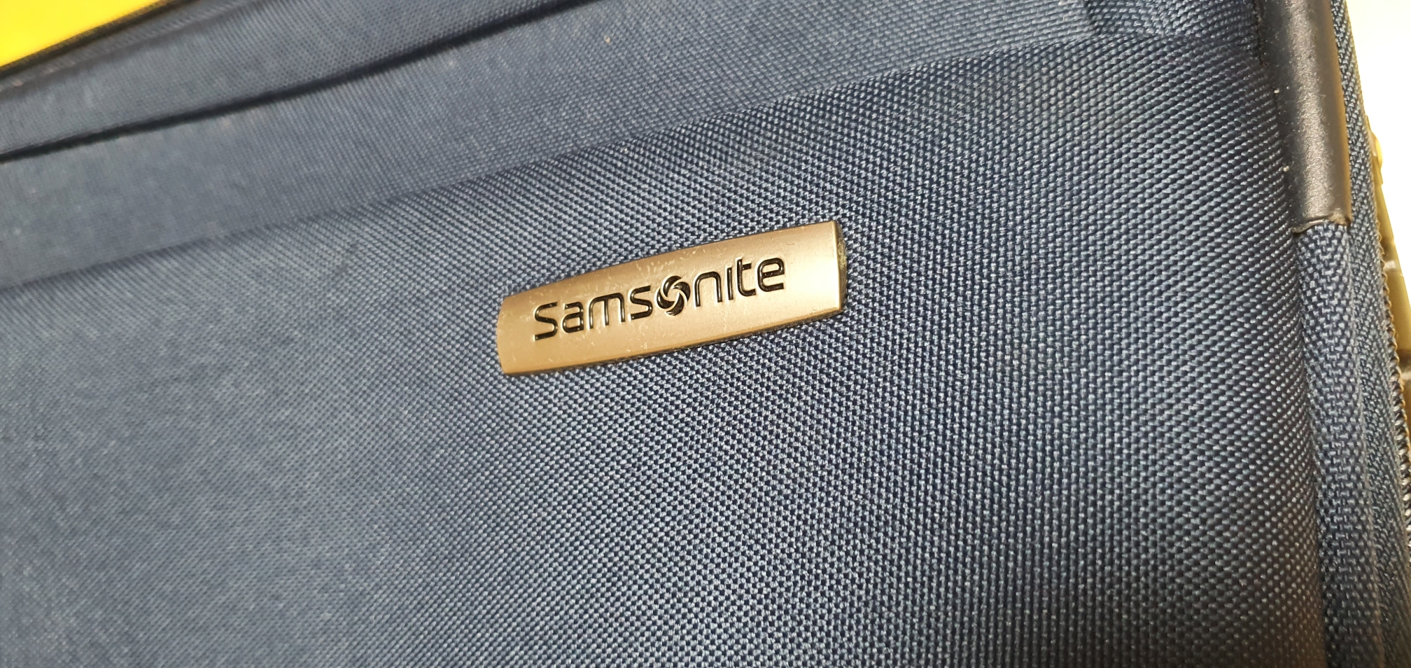 샘소나이트 캐리어 고장난 바퀴 고쳐보자