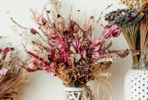 드라이플라워 하나로 분위기 확 바뀐 사진