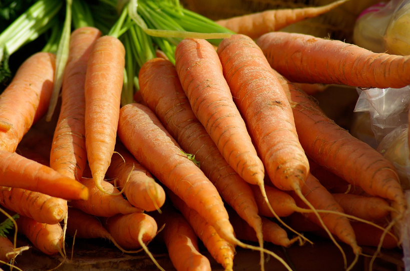 베타카로틴의 보고 당근, 눈 건강 증진과 기름에 볶아야 하는 이유