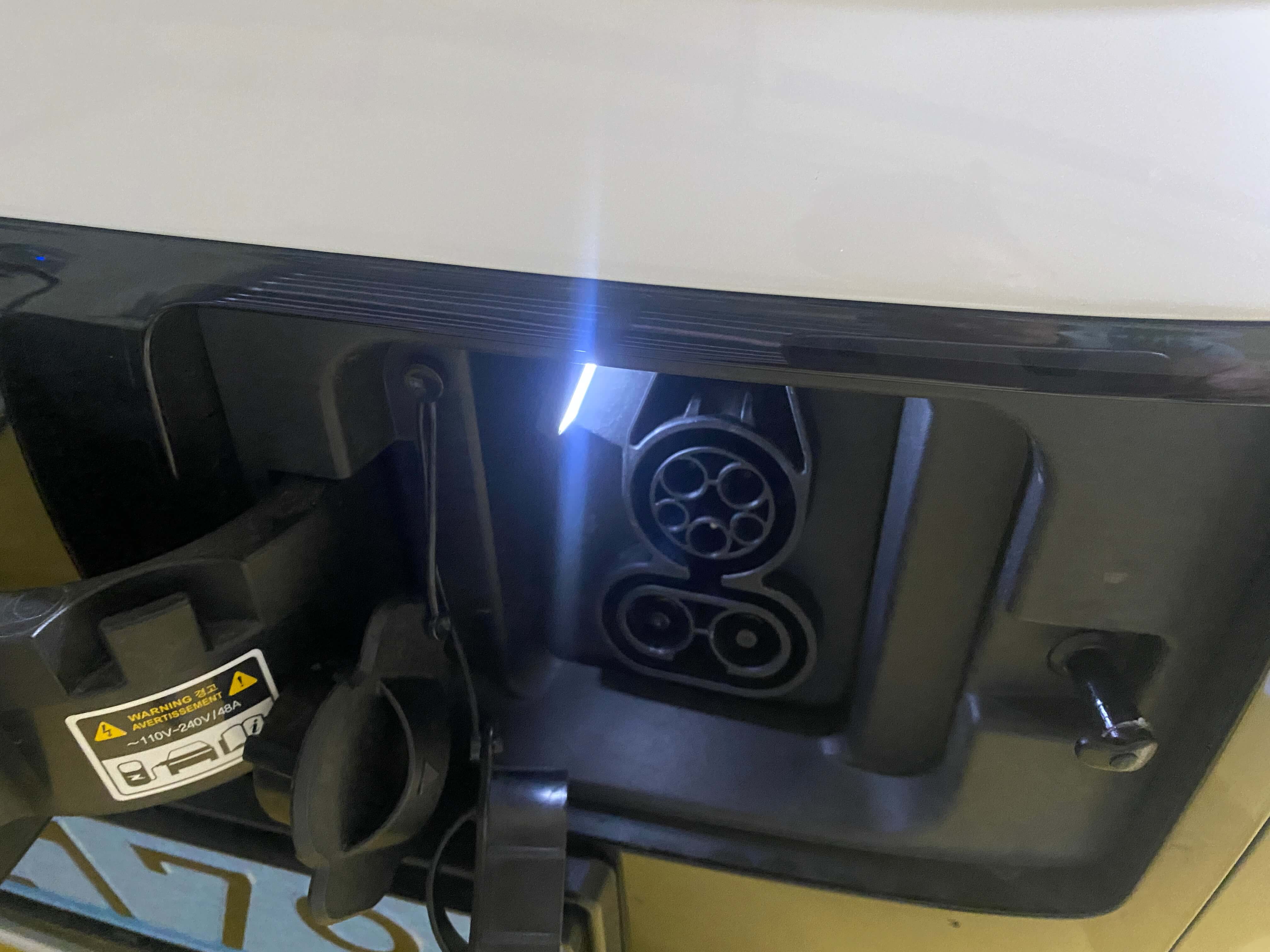 캐스퍼 일렉트릭 충전 중