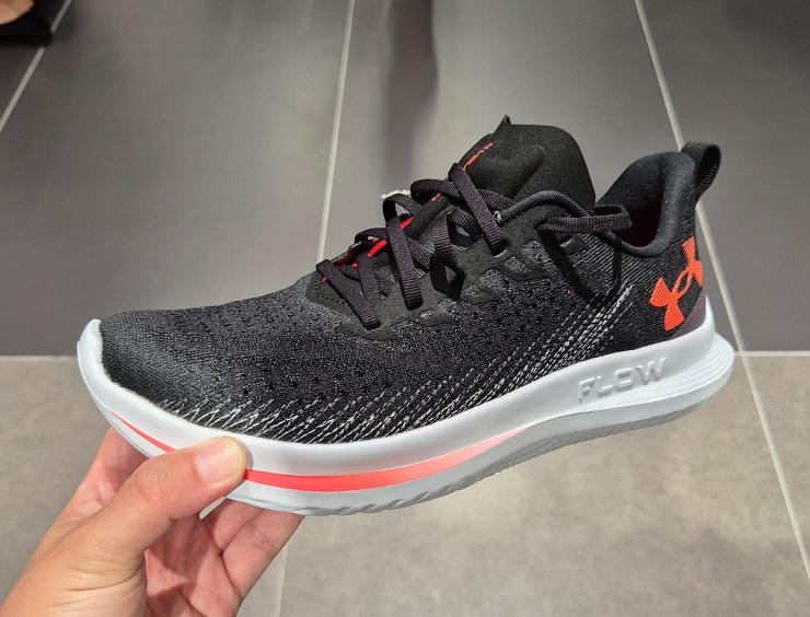언더아머 벨로시티 4 인터벌 