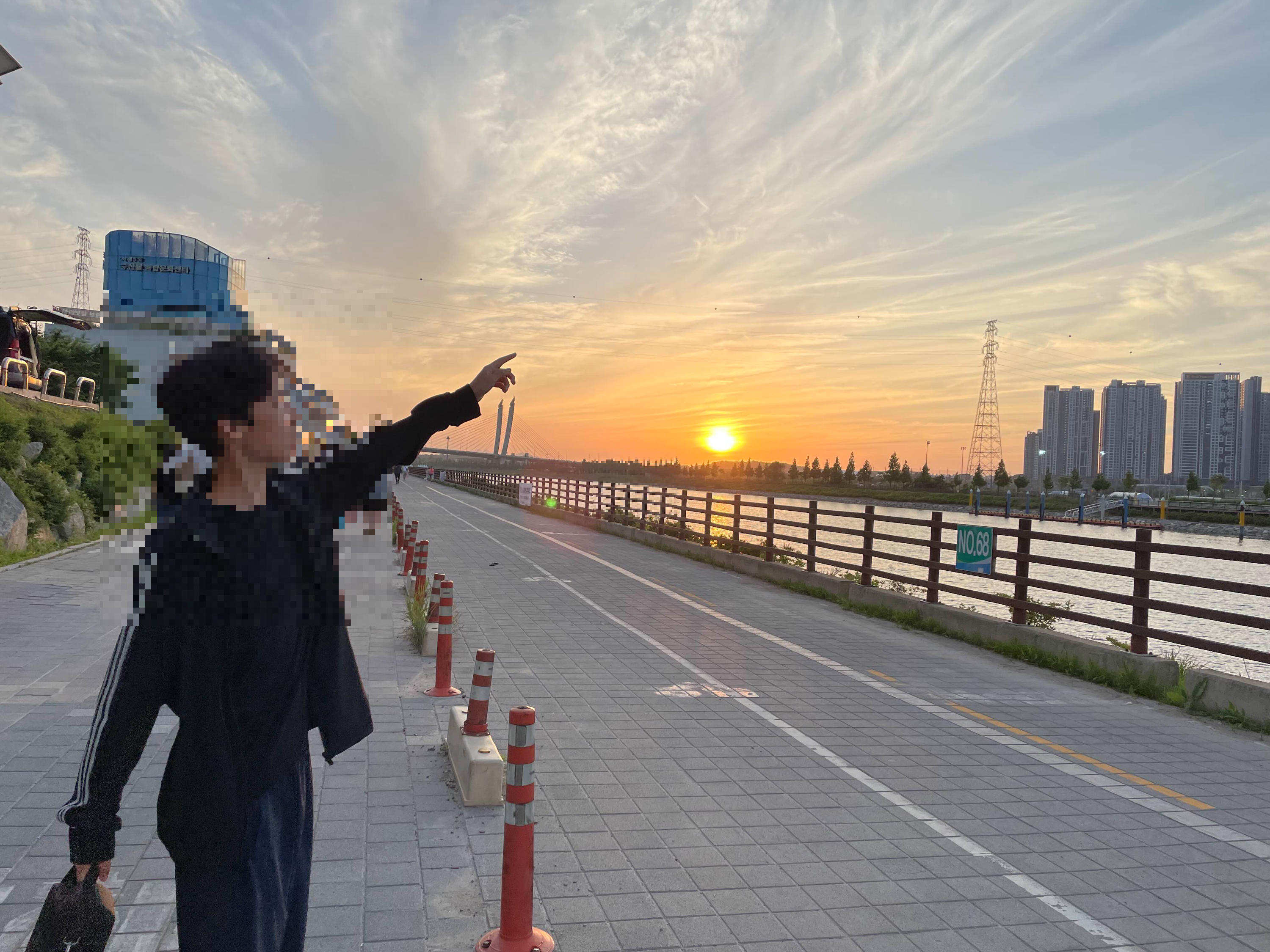 노을을 배경으로 멋진 인증샷을 남겨보자