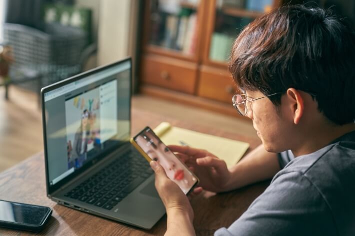 영화-스마트폰을-떨어뜨렸을-뿐인데