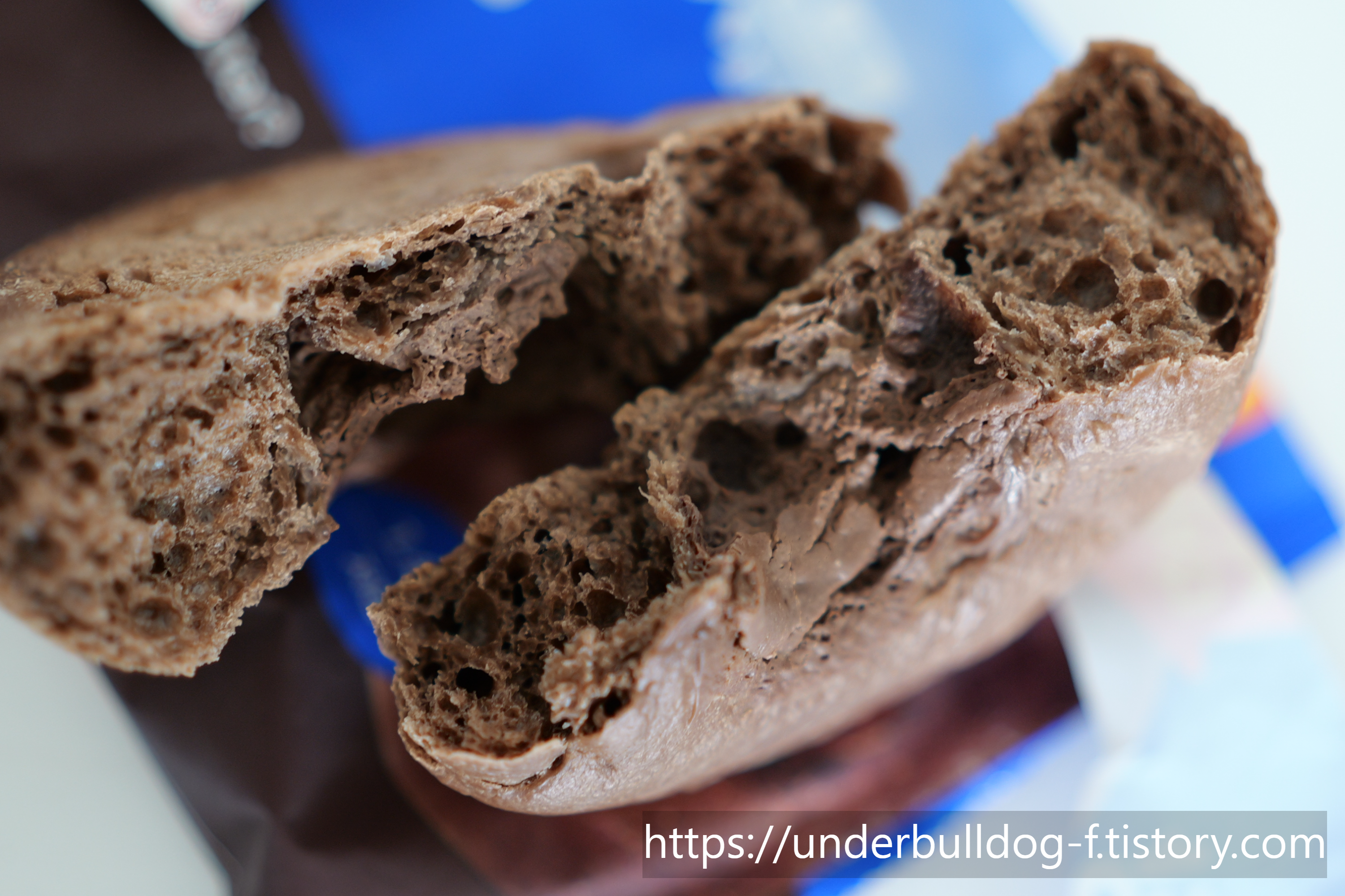 그냥 먹어도 괜찮고, 살짝 데우면 더 편하게 먹히는 널담 베이글