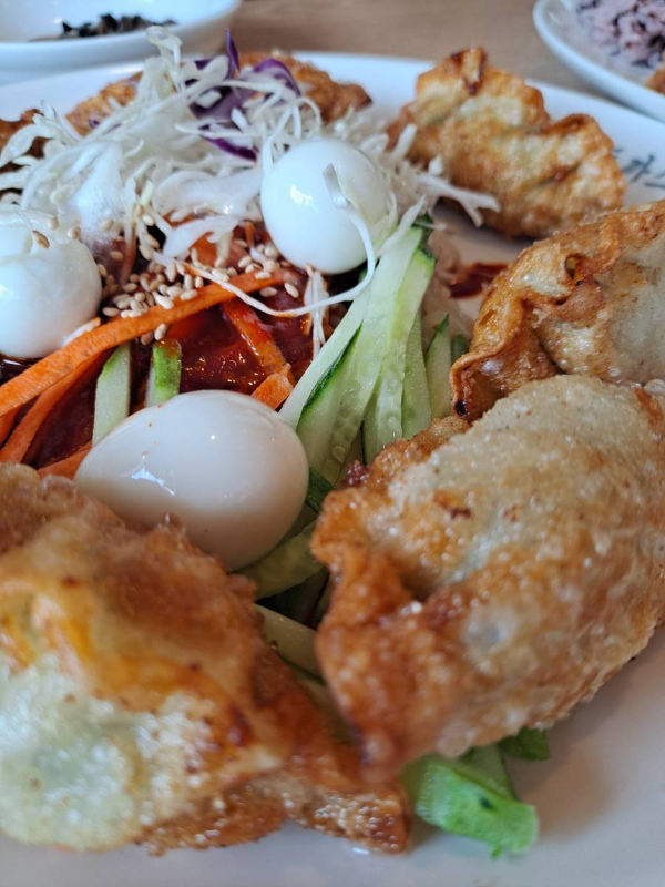 금화왕돈까스 비빔만두쫄면