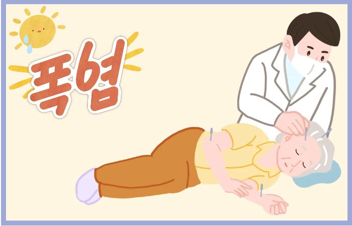 의사가 쓰러진 노인을 응급조치하고 있는 장면, 폭염으로 인한 열사병 긴급상황 묘사