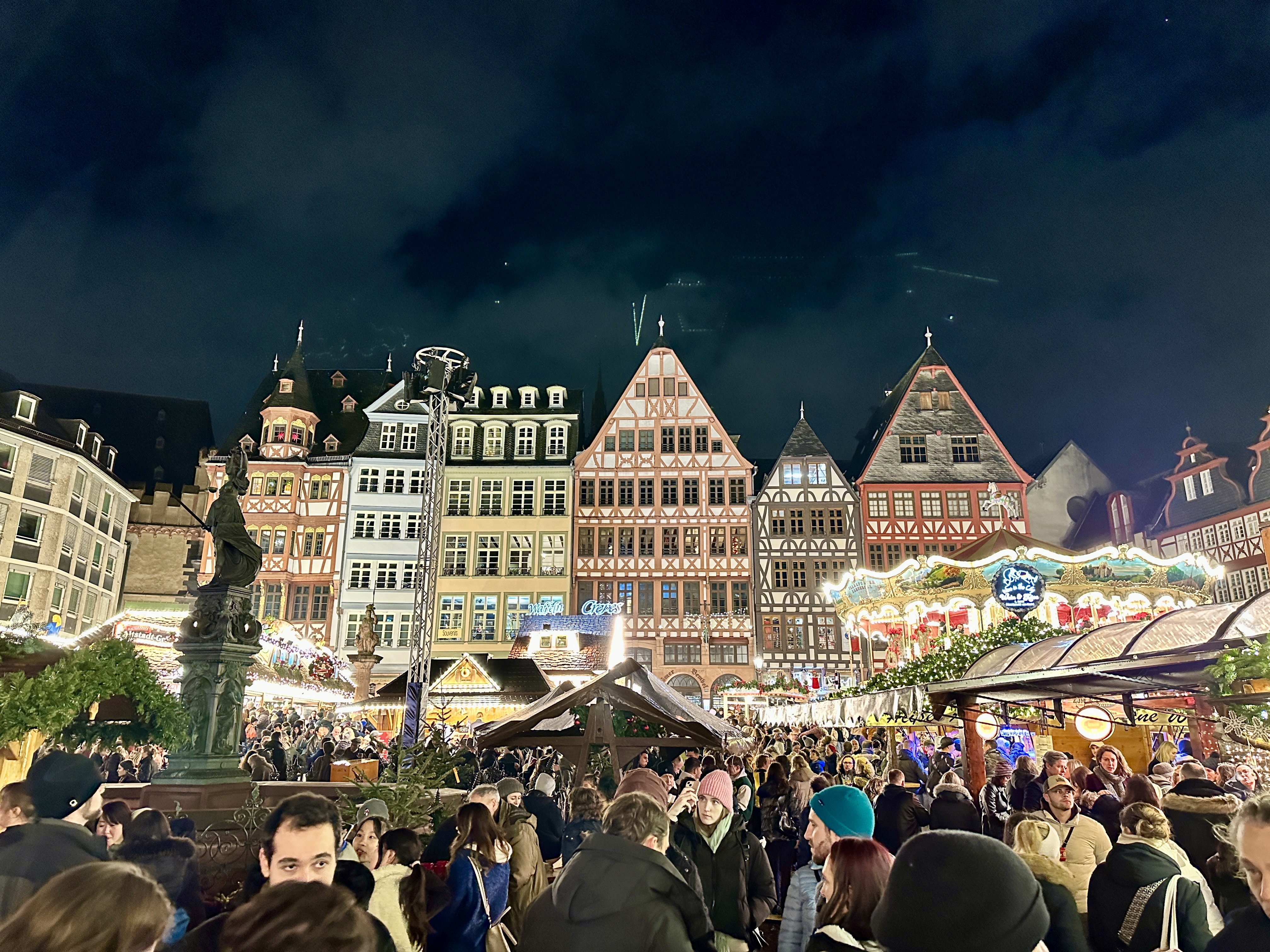 뢰머광장 크리스마스마켓 야경