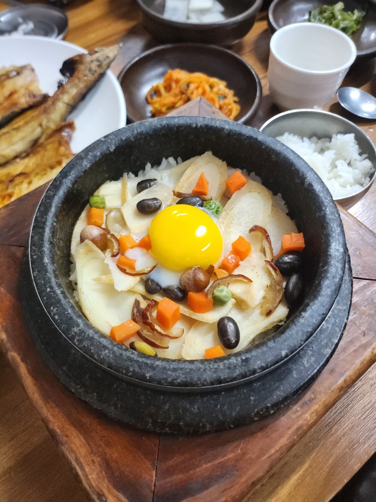 돌솥밥