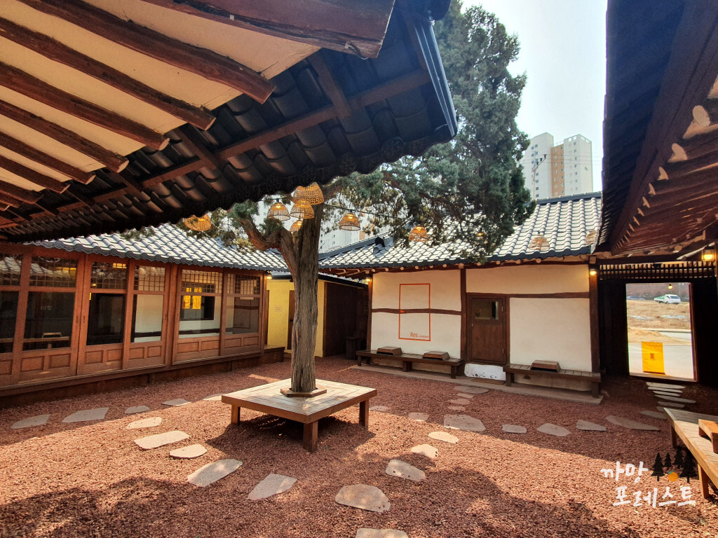 고매커피 중앙 홀