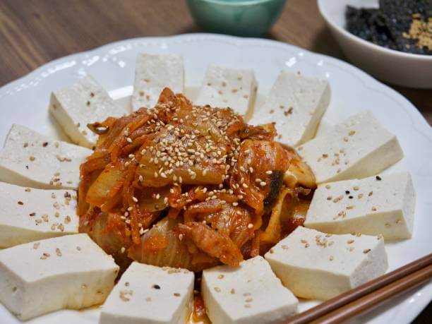 두부김치 &amp; 트레비아노(Trebbiano) 와인 페어링｜담백함과 발효 풍미, 산뜻한 텍스처의 부드러운 조화