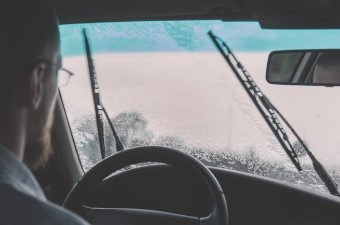 장마철 교통안전 팁! 비 오는 날 꼭 지켜야 할 보행자&middot;운전자 수칙