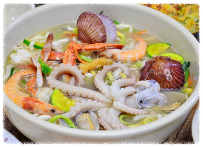 옛날 보리밥 삼색 칼국수