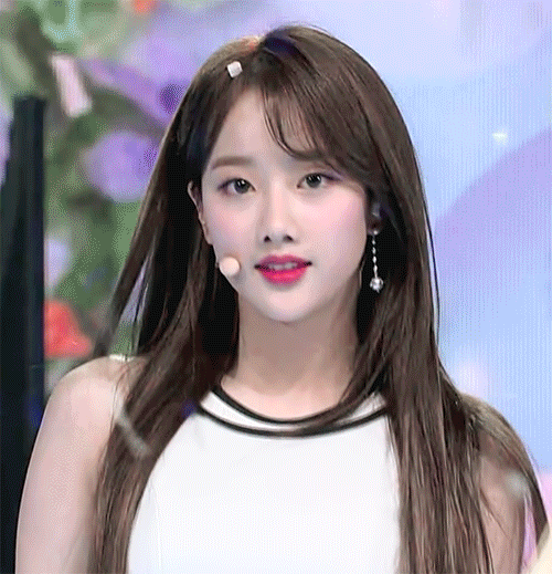 에이프릴 이나은 움짤
