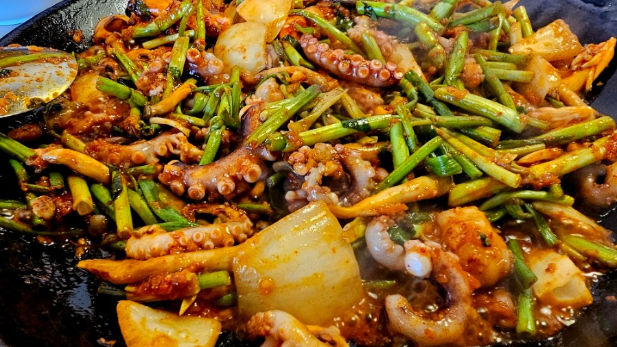 강동구 맛집 오늘N 위대한일터 모둠해물철판볶음 청해진