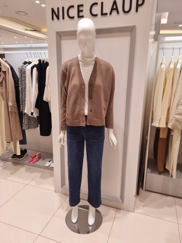 나이스클랍 레터링자수캐시미어가디건 A214PWKA62