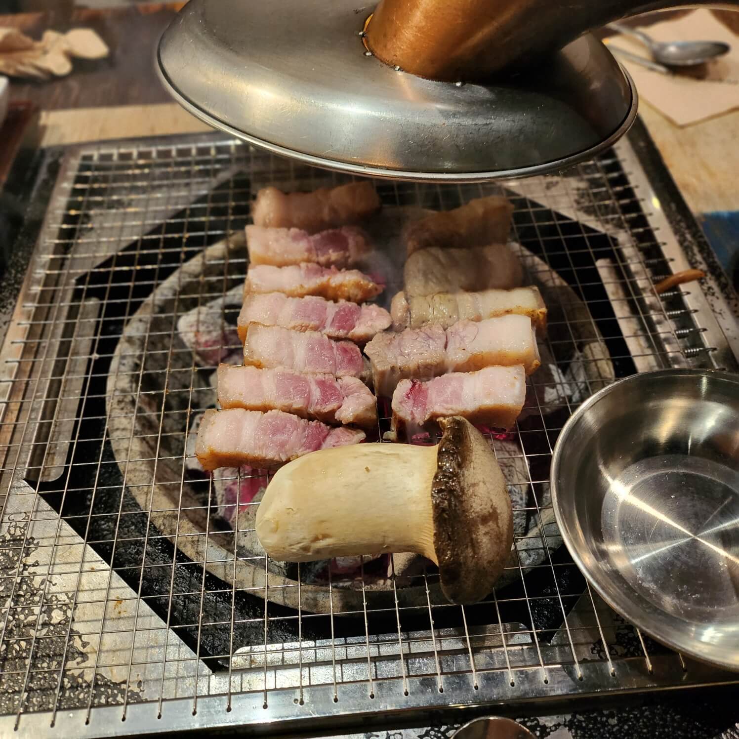육통령-명동점-광개토흑돼지-원조-오겹살