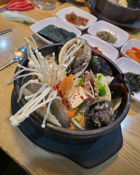 삼척전복해물뚝배기 메뉴 이미지