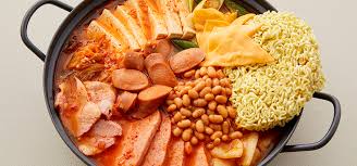 냉장고 털이 5가지 재료로 요리한 부대찌게 완성 모습