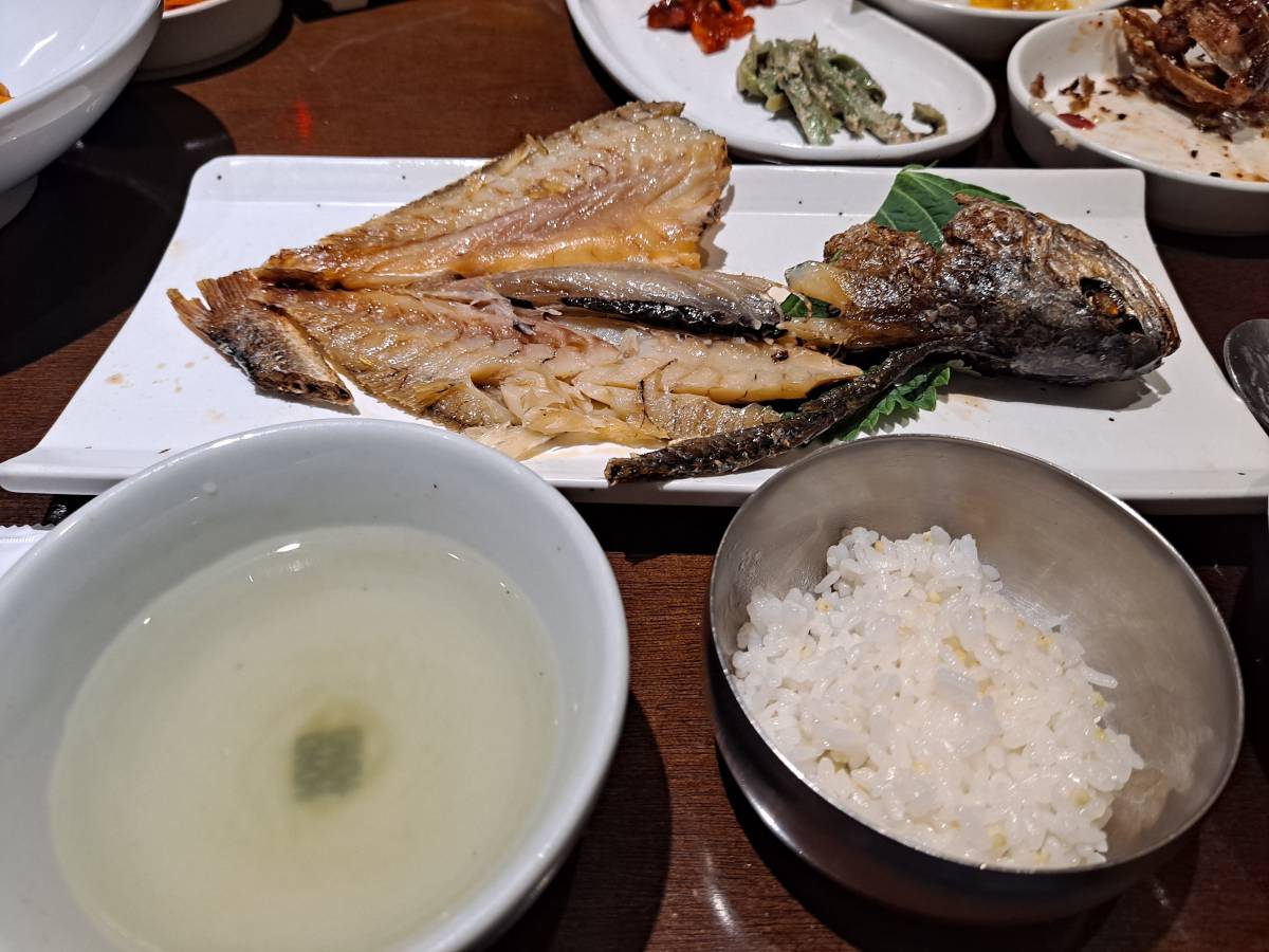 밥상과 보리굴비