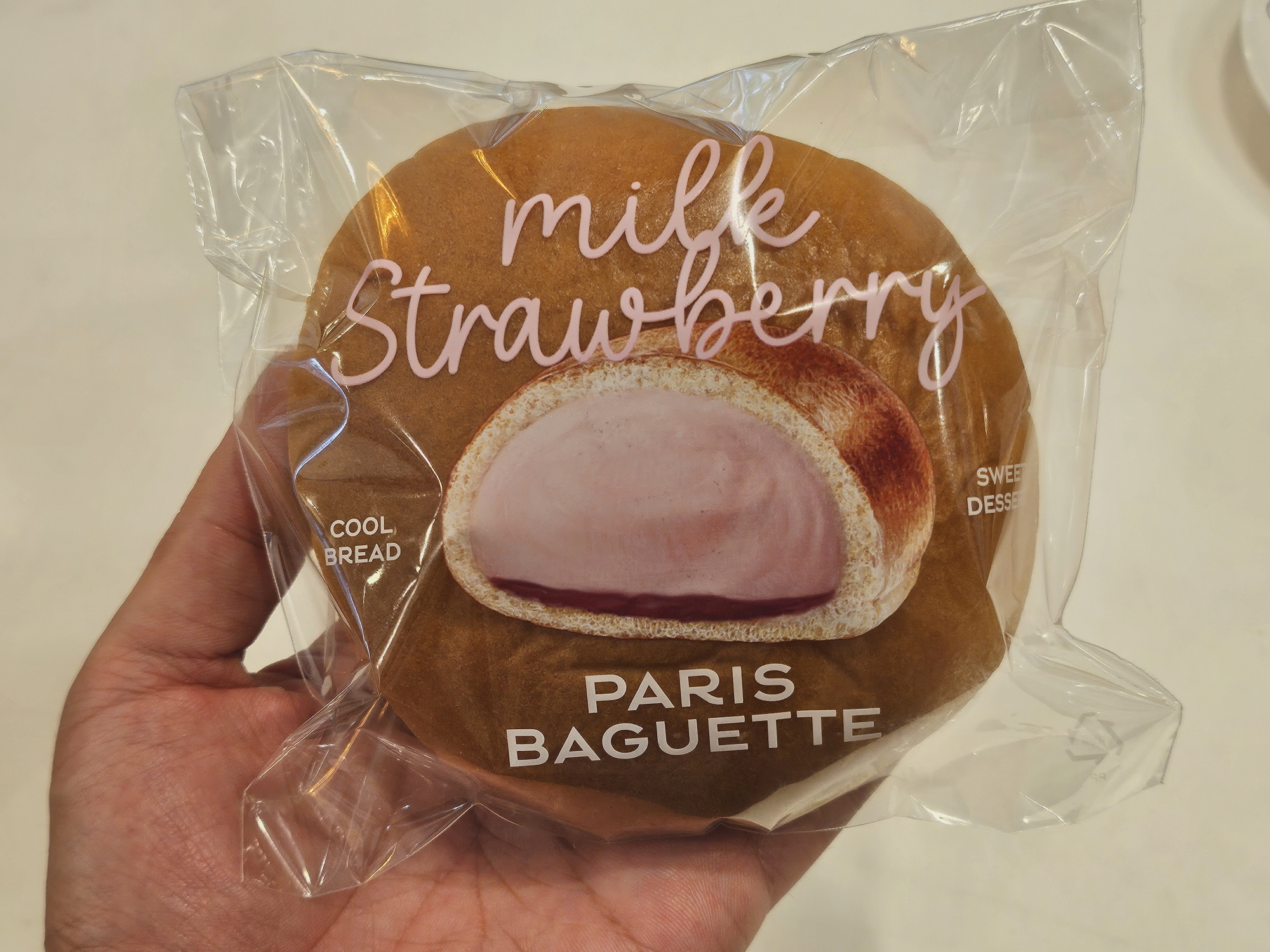 파리바게트 딸기우유 생크림빵