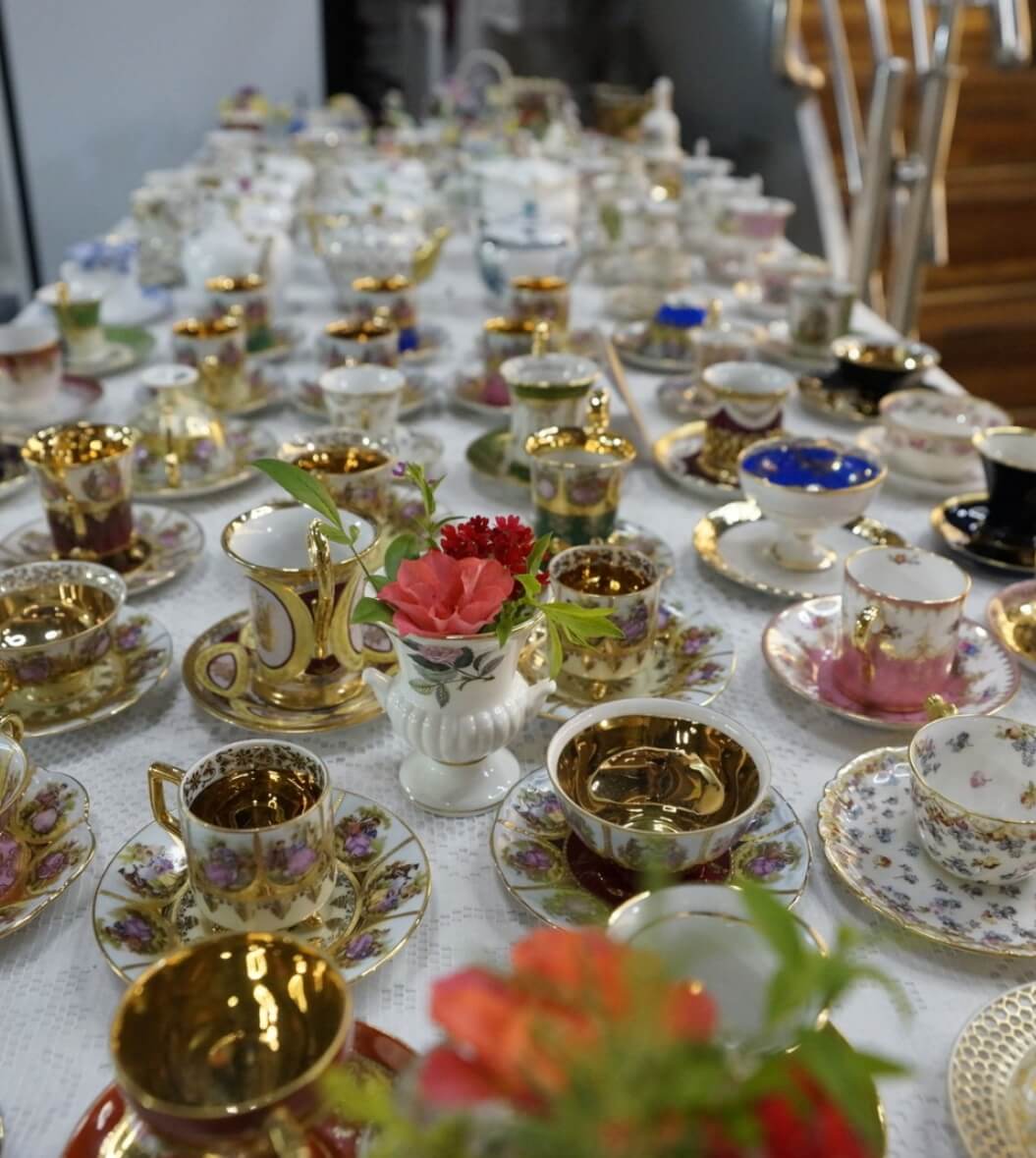 마노르블랑은 2천평이 넘는 정원에 7000여본에 장미와 유럽수국&amp;#44; 동백으로 꾸며진 환상적인 정원입니다