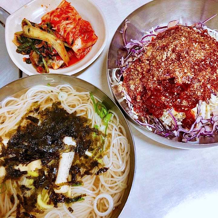 그리움을 달래는 온기 아낌없는 정성 한 그릇 잔치국수 비빔국수 칼국수 춘천 명동 중앙시장 맛집 추천 생방송투데이 인생 분식