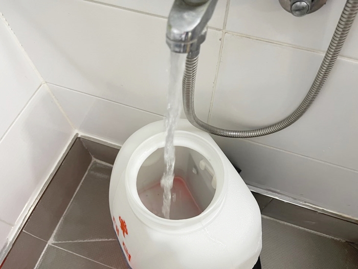 충전식-고압-분무기-물넣기